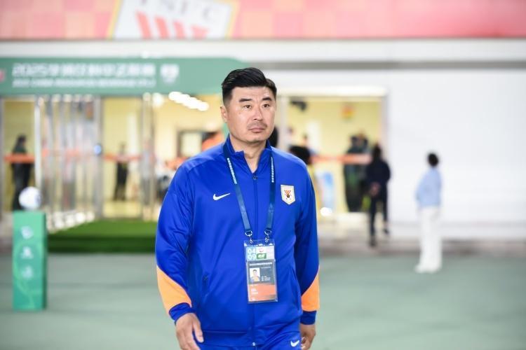 星空体育-鲁沪大战前传闻不断！媒体人：韩鹏或离队专注全运，崔康熙或回归