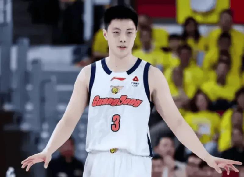 星空体育-广东G2险胜北京！张皓嘉绝杀，奎因+小胡轰62分，北京全民皆兵！